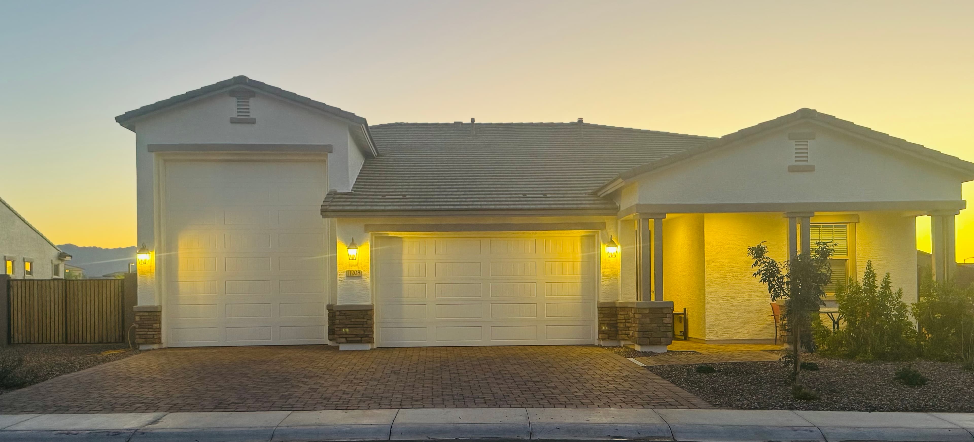 11208 South 52nd Lane photo 1