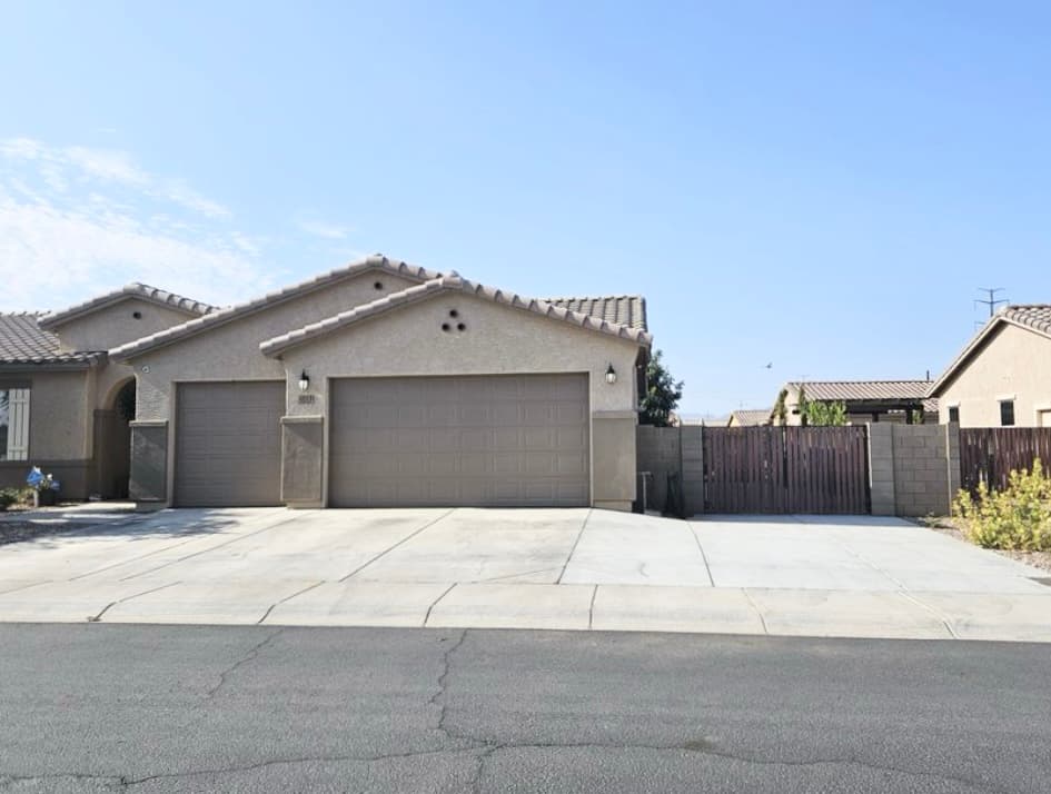 5833 West Hidalgo Avenue photo 1