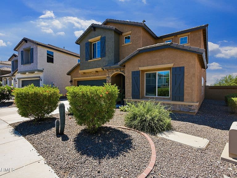 1105 W SPUR Drive photo 2