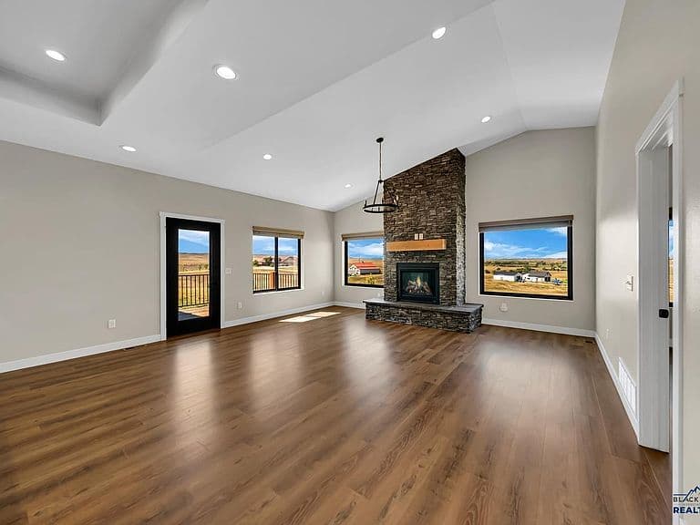 22847 Gateway Dr photo 3