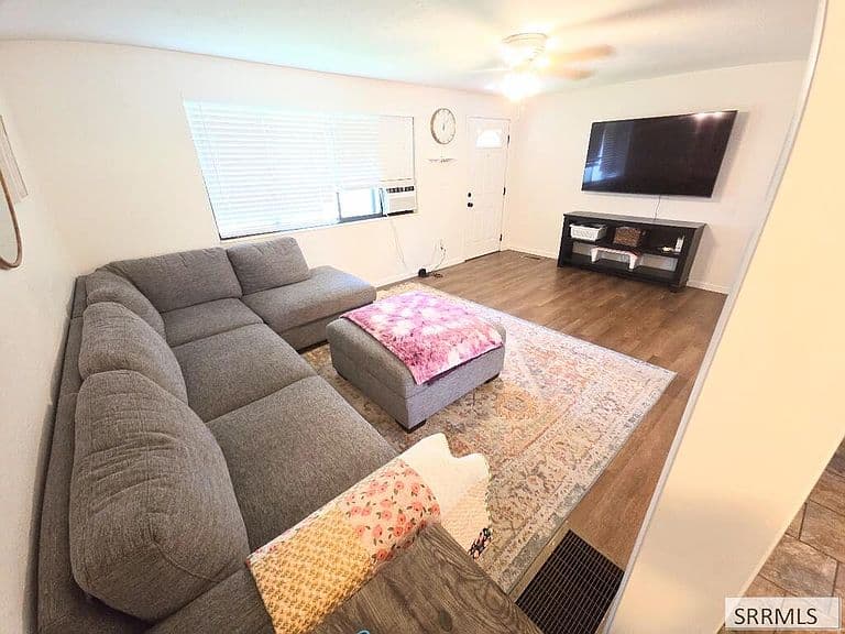 1810 S Falcon Dr photo 4