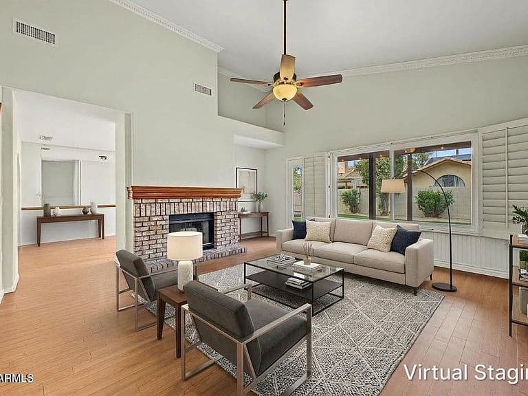 1370 W ELGIN Street photo 4