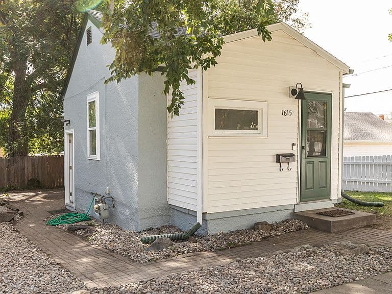 1615 E Avenue B photo 2