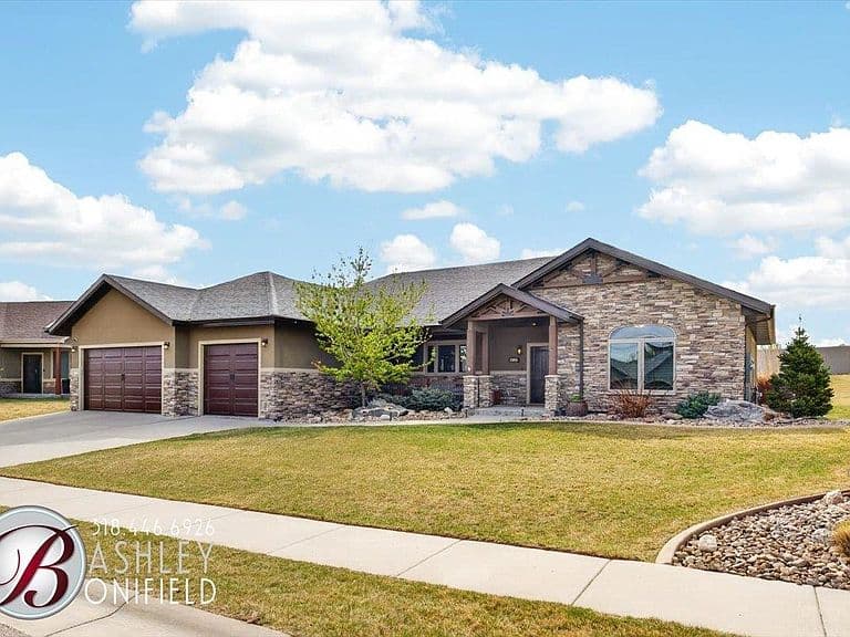 2805 Croydon Dr photo 1