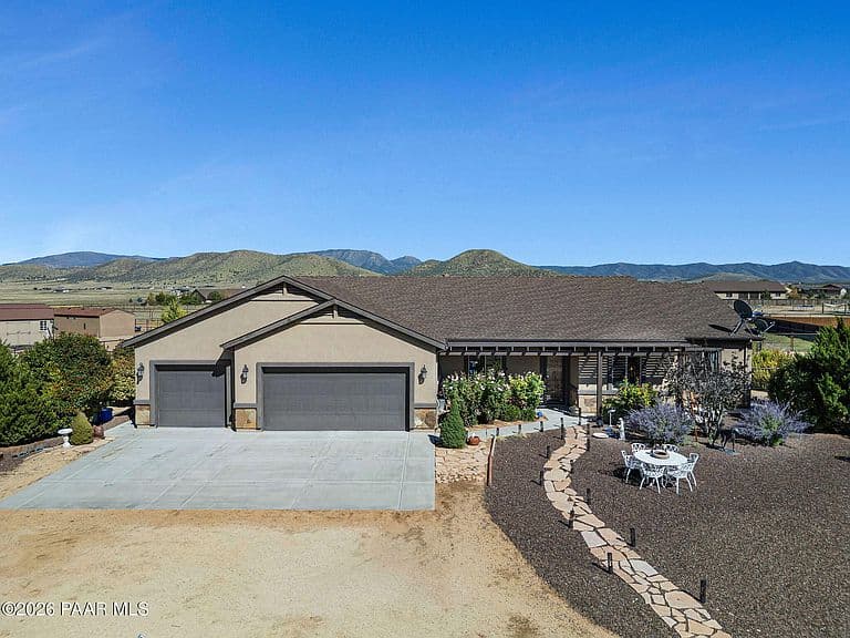 8833 N Grass Valley Ln photo 2