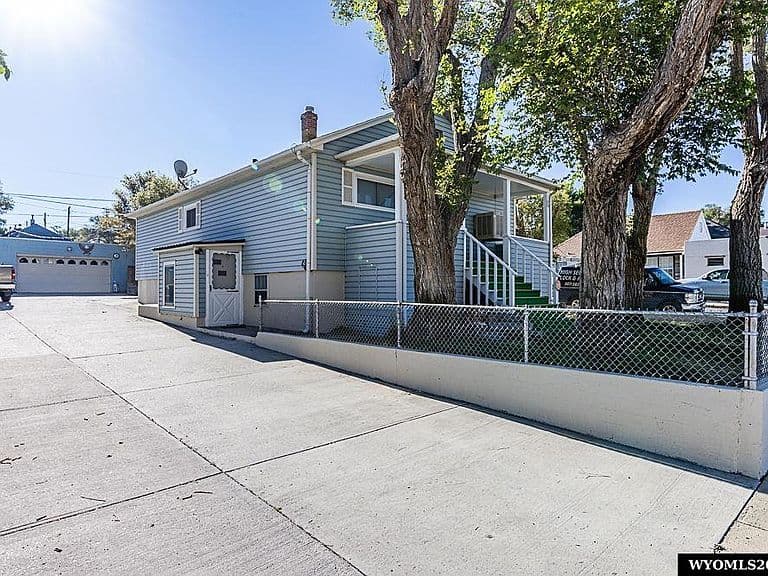 209 Gale St photo 4