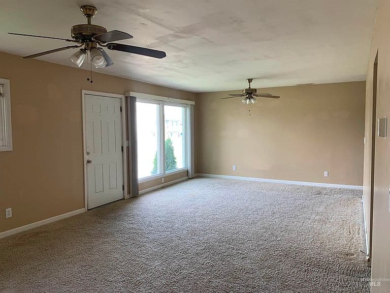 917 15th Dr photo 3