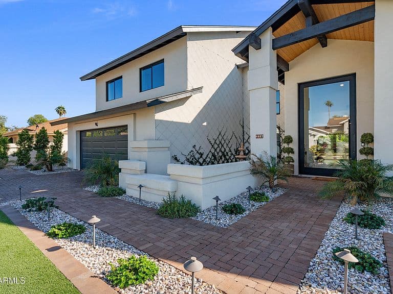 4447 E Beverly Lane photo 2