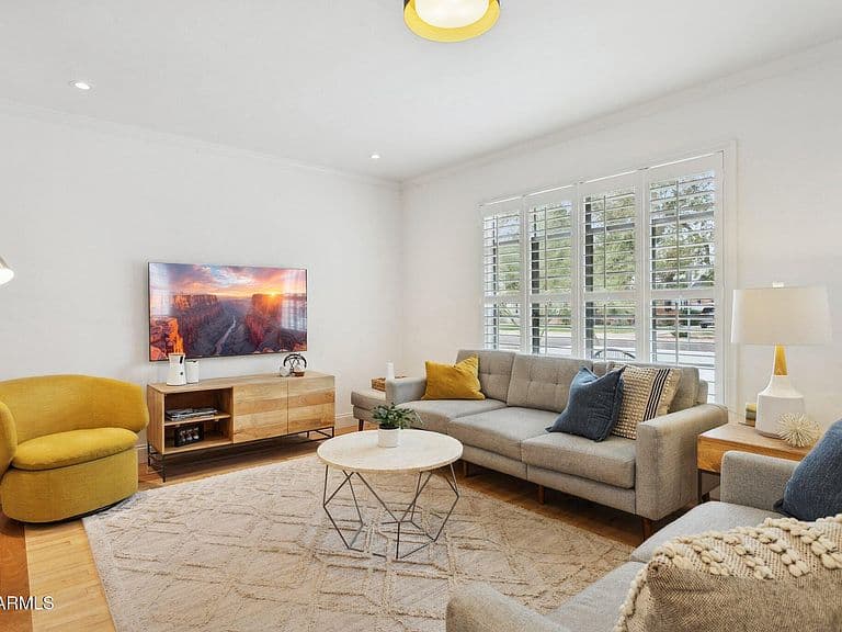 77 W Windsor Ave photo 2