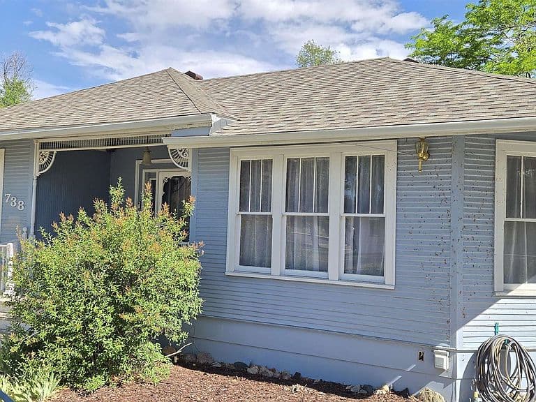 738 Clark St photo 2