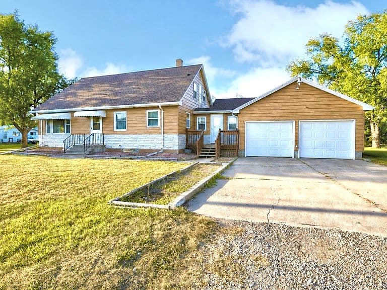 908 Williams St photo 3