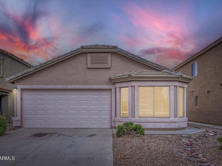 42586 W SUNLAND Drive photo 2