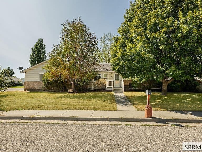 820 S Adam Ln photo 1