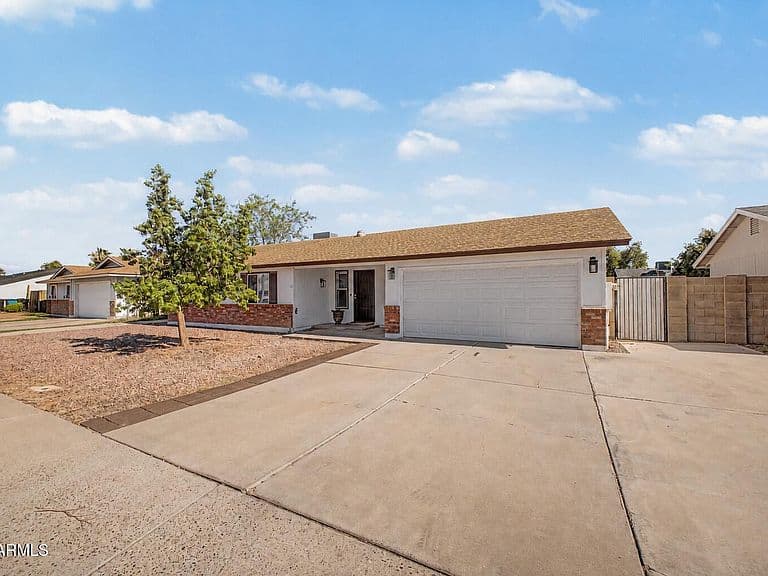 2657 E ISABELLA Avenue photo 1
