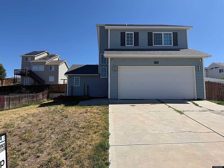 2455 Fairdale Ave photo 1