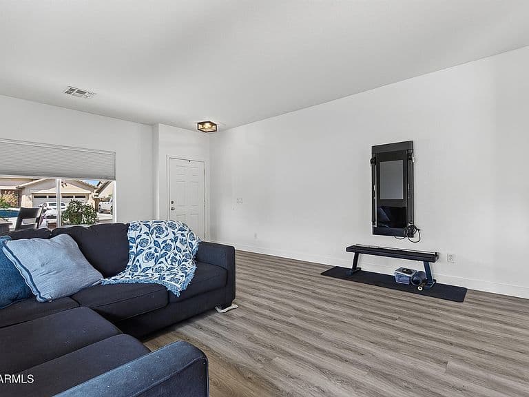 12553 W WASHINGTON Street photo 3