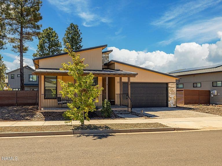 3221 W Lockwood Way photo 2
