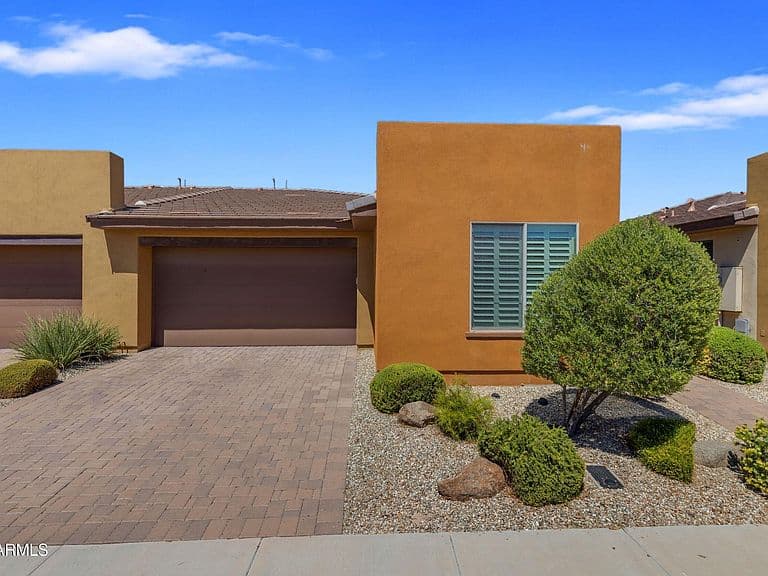 708 E COBBLE STONE Drive photo 1