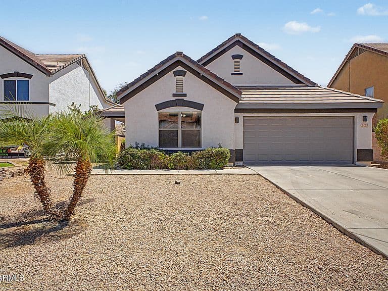 2423 E WINGED FOOT Drive photo 1
