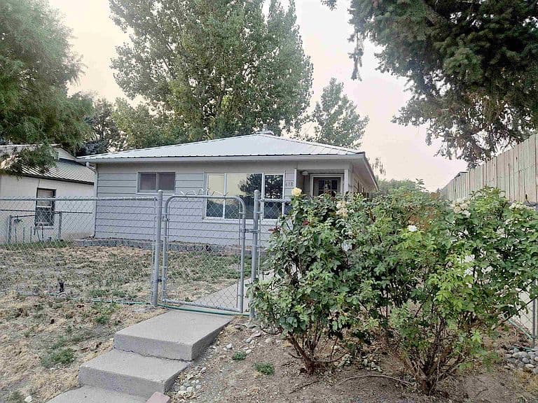 618 E Avenue D photo 1