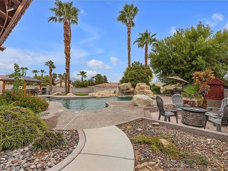 5321 N Durango Dr photo 4