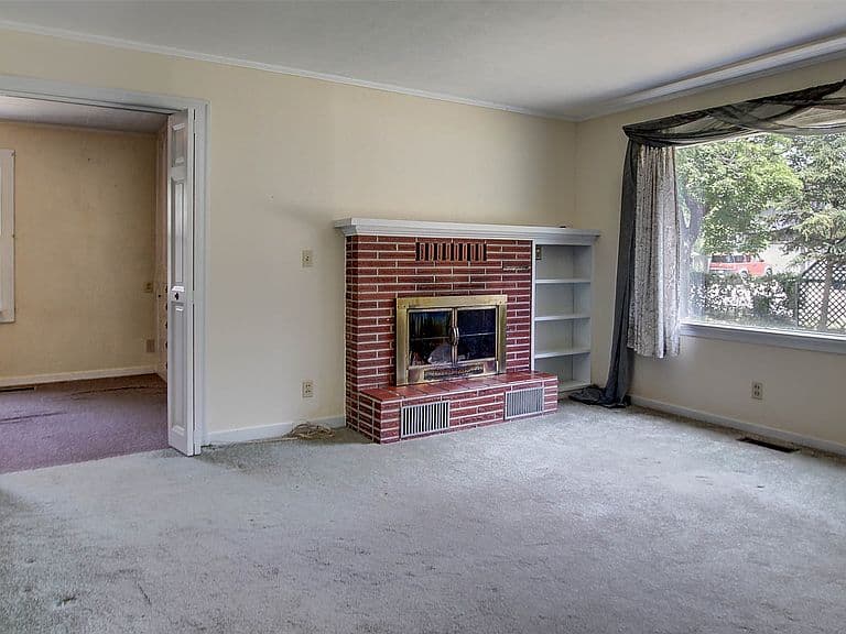 2405 Gilbert Ave photo 5