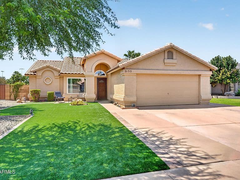 2155 E SHERRI Drive photo 3