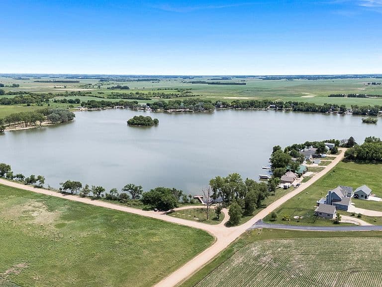 101 Lakeview Dr photo 3