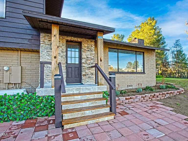 648 E PRICKLY PEAR Drive photo 2