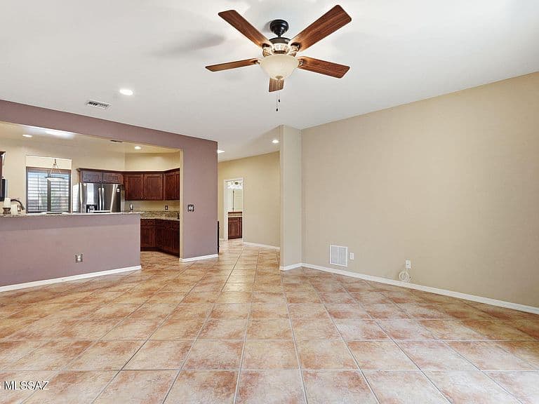 465 W Deerwood Ln photo 4