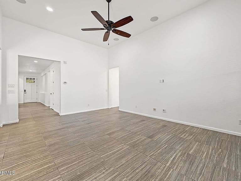 9030 W SELDON Lane photo 4