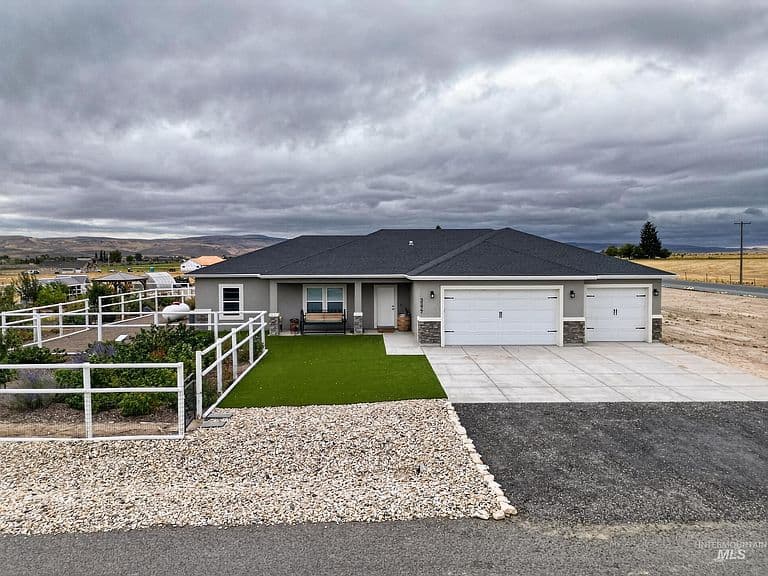 3377 E 3119 N photo 2
