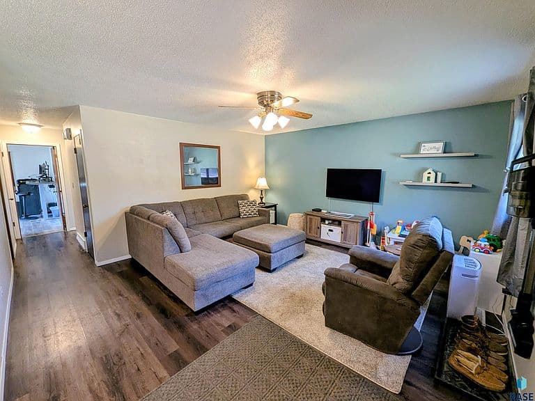 1013 S Harrington Cir photo 4