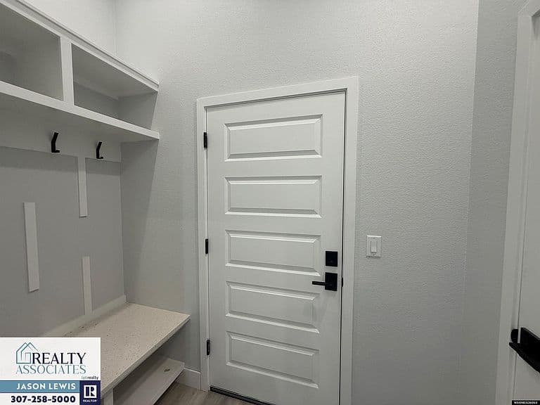 2744 Berkshire Way photo 5
