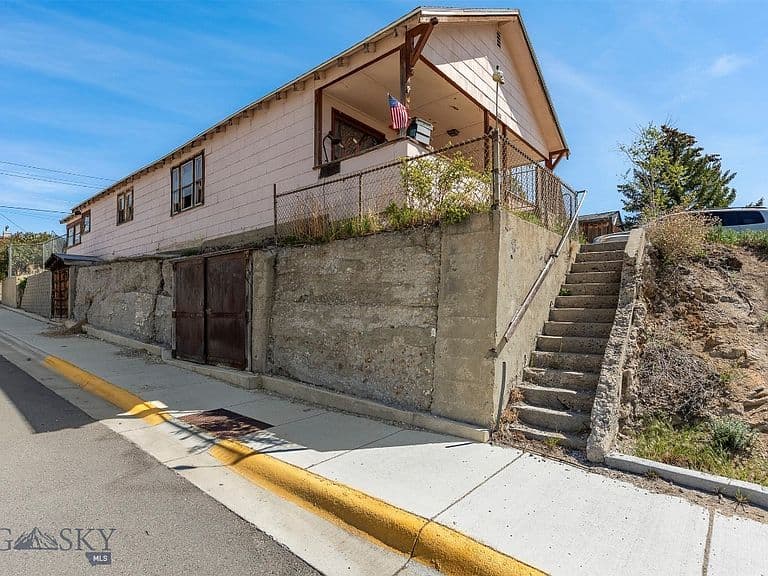 855 Lewisohn St photo 2