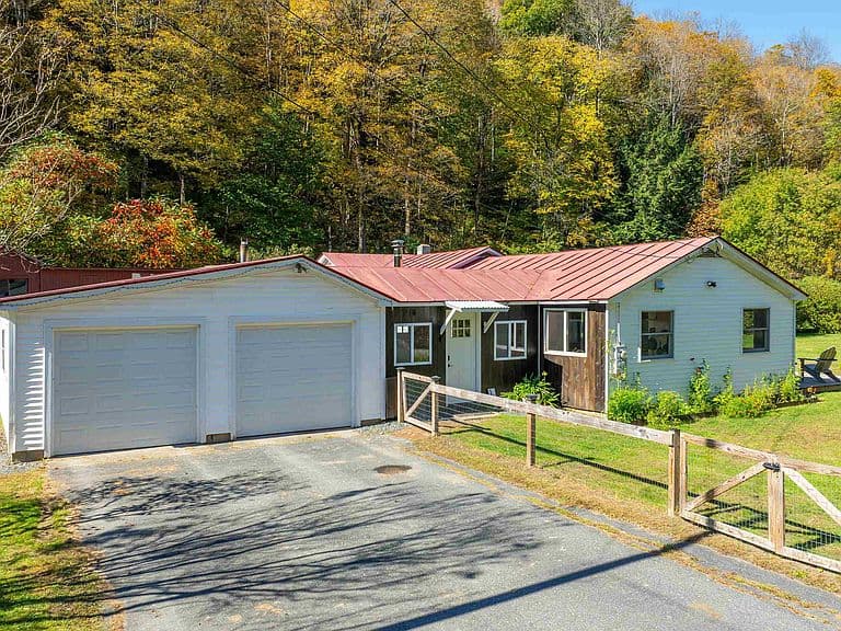 150 Pomfret Road photo 1