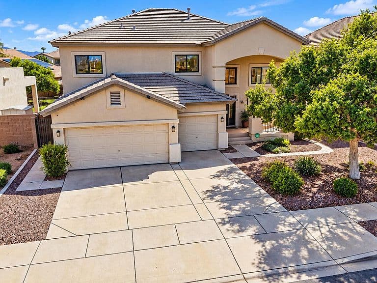 8021 W HILTON Avenue photo 3
