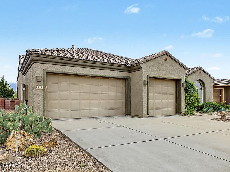 5643 S Atascosa Peak Dr photo 2