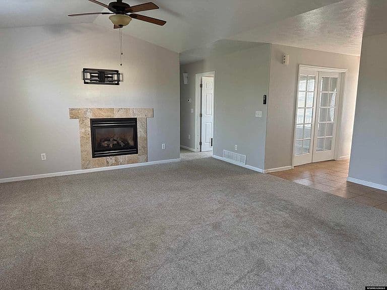 609 Olive Cir photo 3