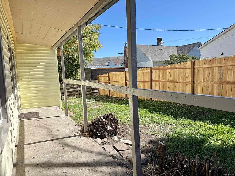 610 Cedar Ave photo 4