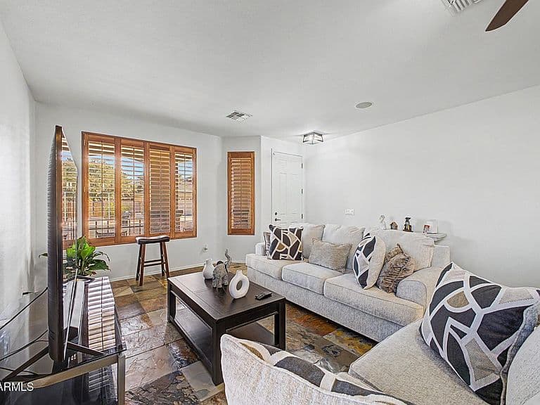 1412 E JADE Drive photo 5