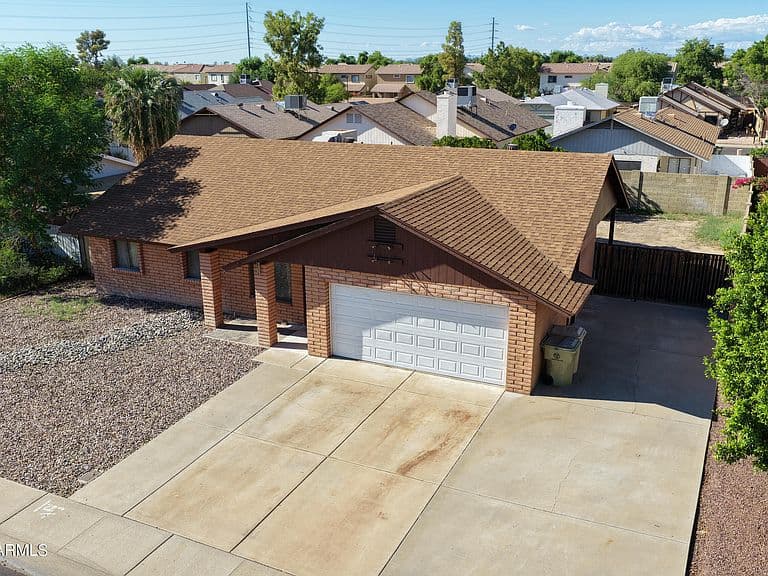 6538 W SUNNYSIDE Drive photo 2