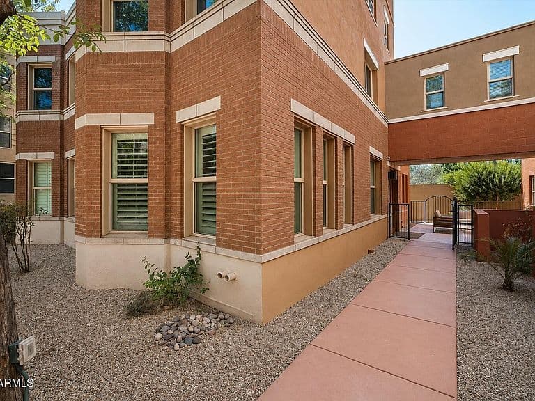 543 W 6TH Street photo 5