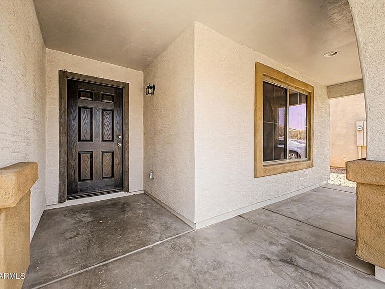 45613 W DUTCHMAN Drive photo 4