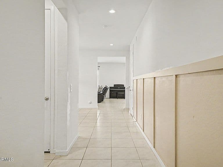 40191 W JAMES Lane photo 4