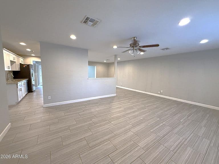 224 E MINTON Drive photo 2