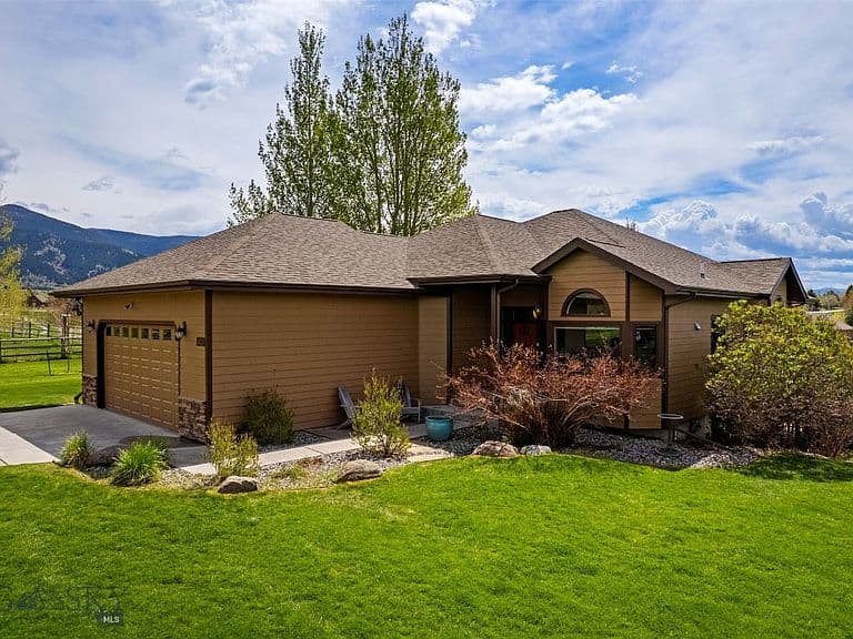 1028 Summer Ridge Rd photo 3