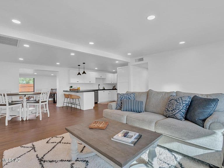 345 E Catalina Shadows Blvd photo 4