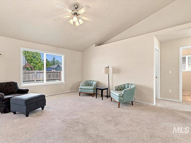1212 W Eagle Ave photo 5