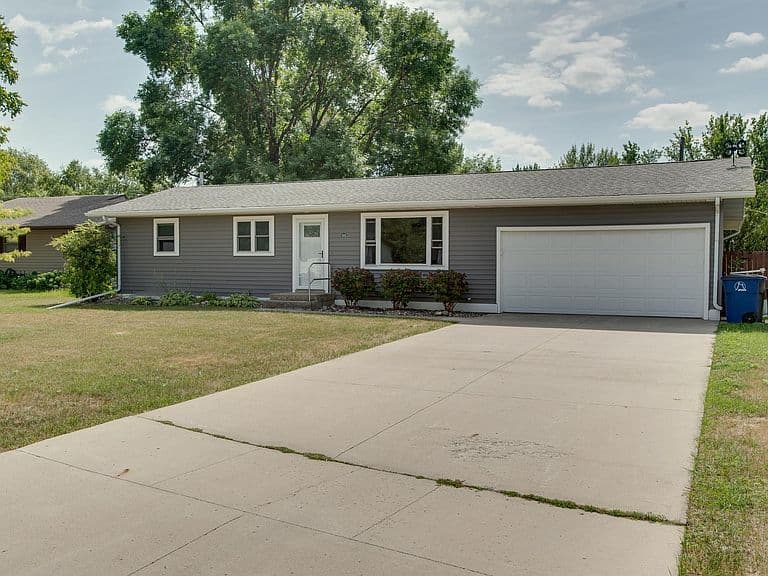 429 Brook Ave photo 2